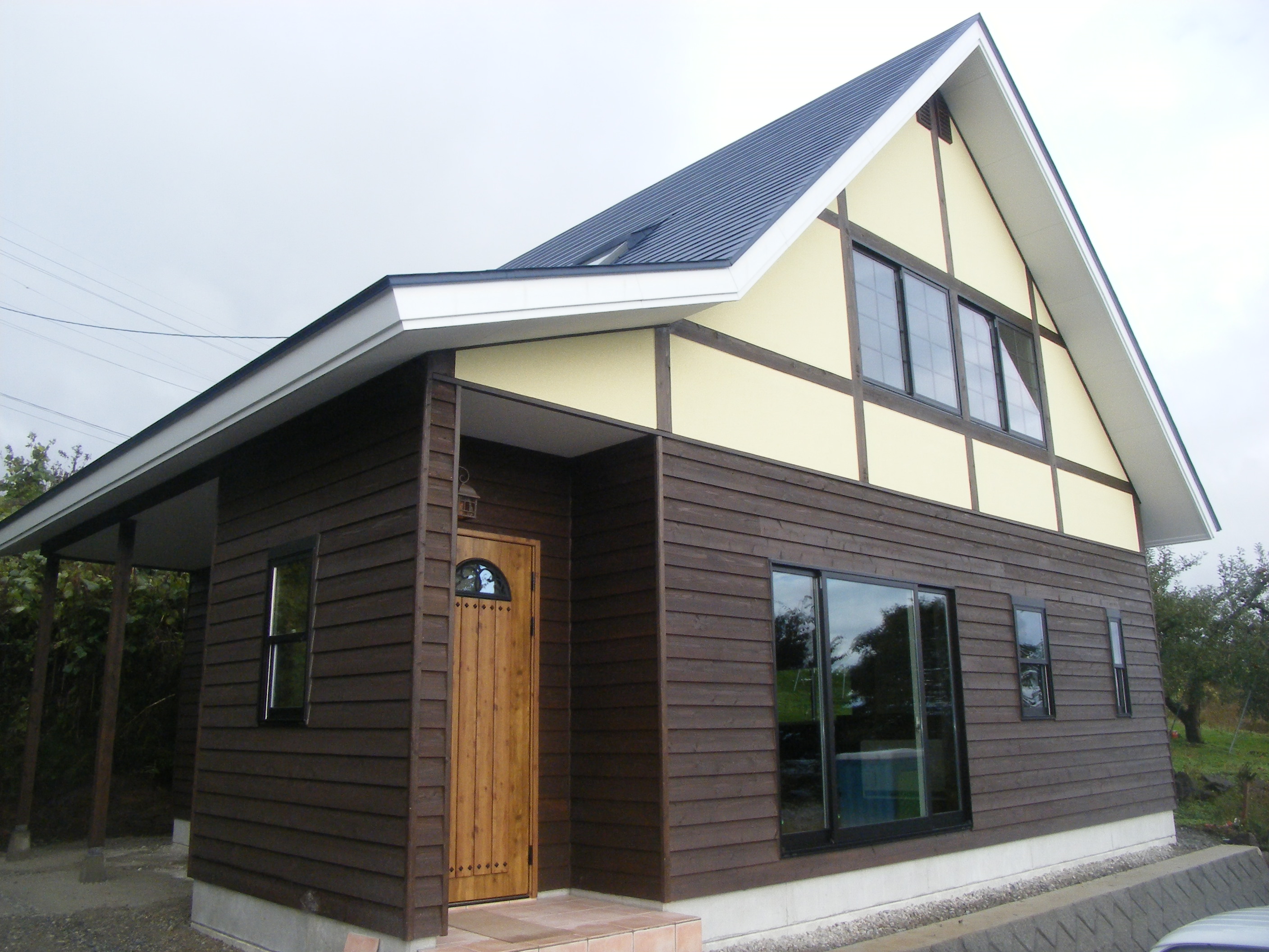山小屋風 高気密高断熱住宅
