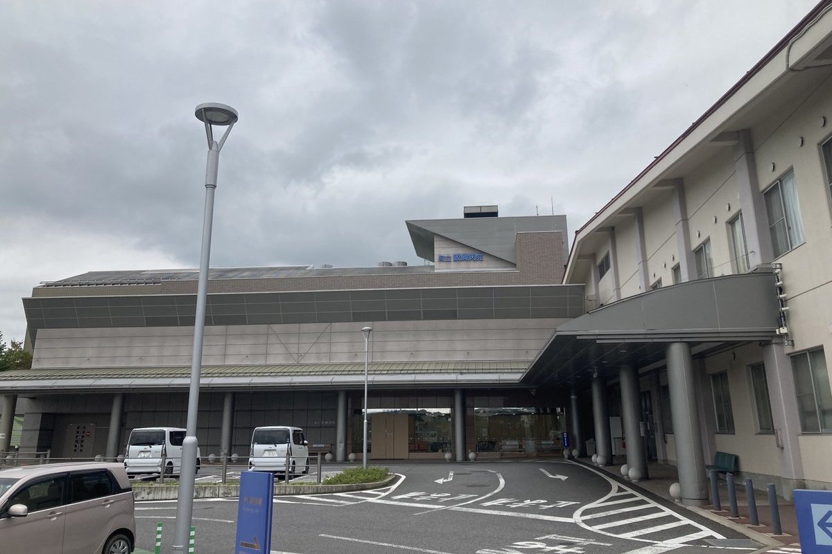 町立飯綱病院の外観。2026年10月から小児科診療が始まる